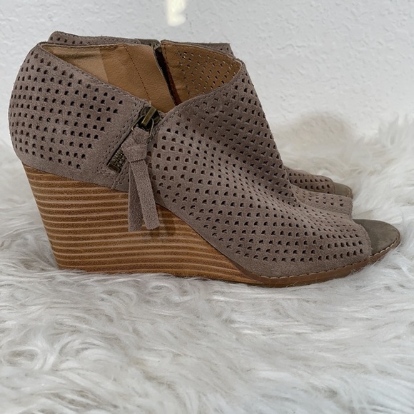 Lucky Brand Shoes - Lucky Brand Jabilo Taupe Suede Open Toe Wedge Heel Ankle Booties in Size 9.5